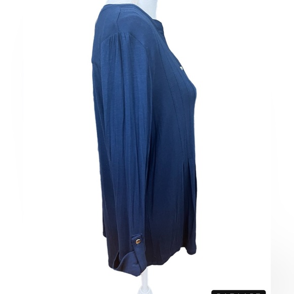 🔥🔥Wonderly Top Womens L Popover Navy Blue3/4 Sleeve Pleated V Neck Stretch NWT - Picture 2 of 5